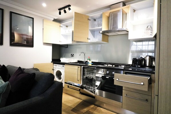 Appartement | Cuisine privée | Réfrigérateur, micro-ondes, four, plaque de cuisson