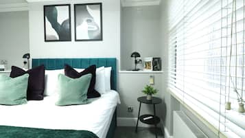 Apartment | 1 bedroom, in-room safe, laptop workspace, iron/ironing board