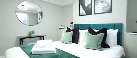 Apartment | 1 bedroom, in-room safe, laptop workspace, iron/ironing board