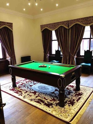 House | Games room - Beautiful 4-bed Villa in Glasgow (Glasgow)
