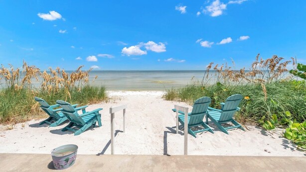 Beach nearby, beach towels