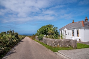 المنطقة المحيطة بالمنشأة