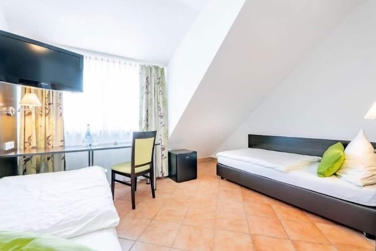 double room | desk, soundproofing, free wifi