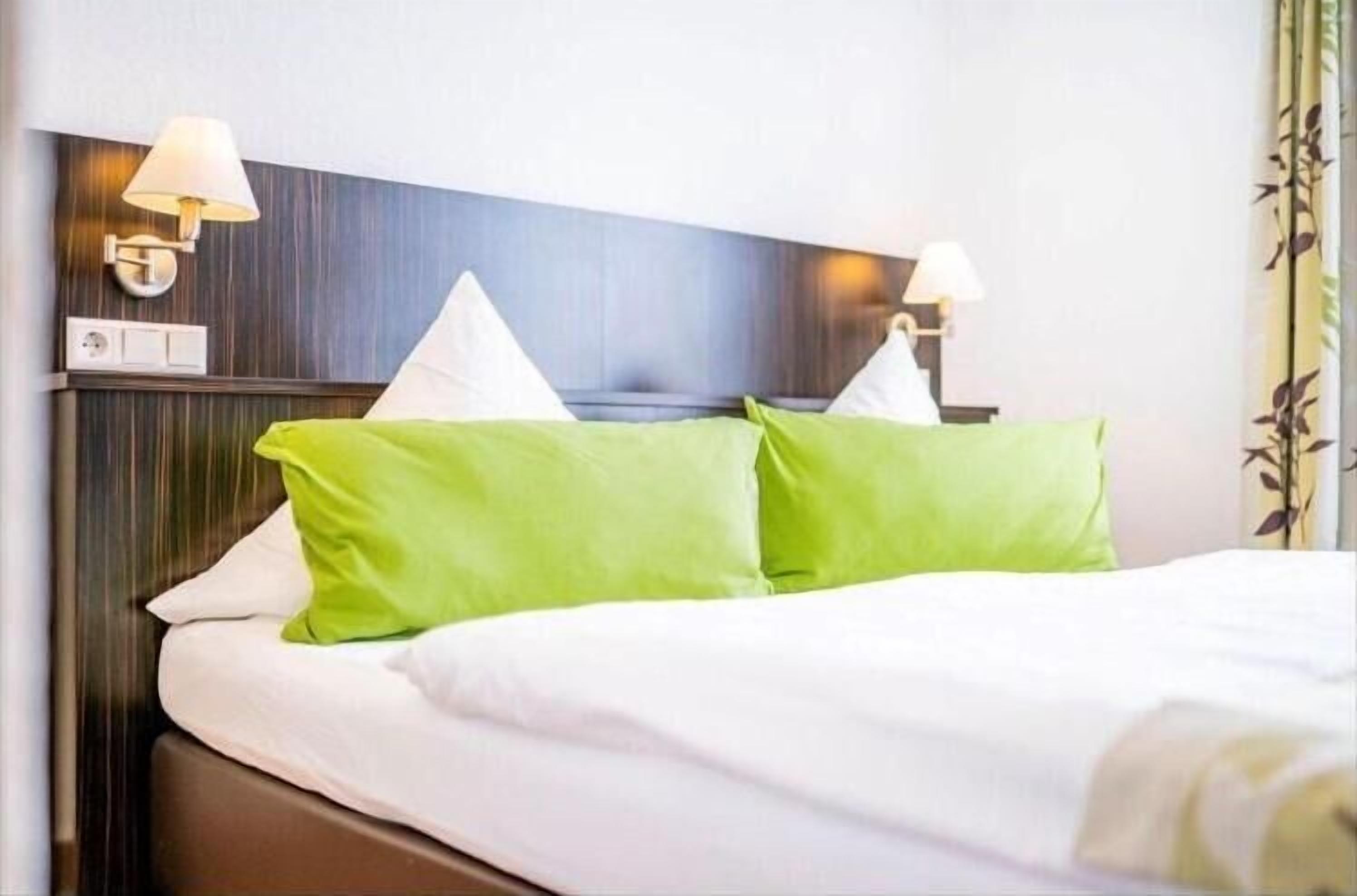 desk, soundproofing, free wifi