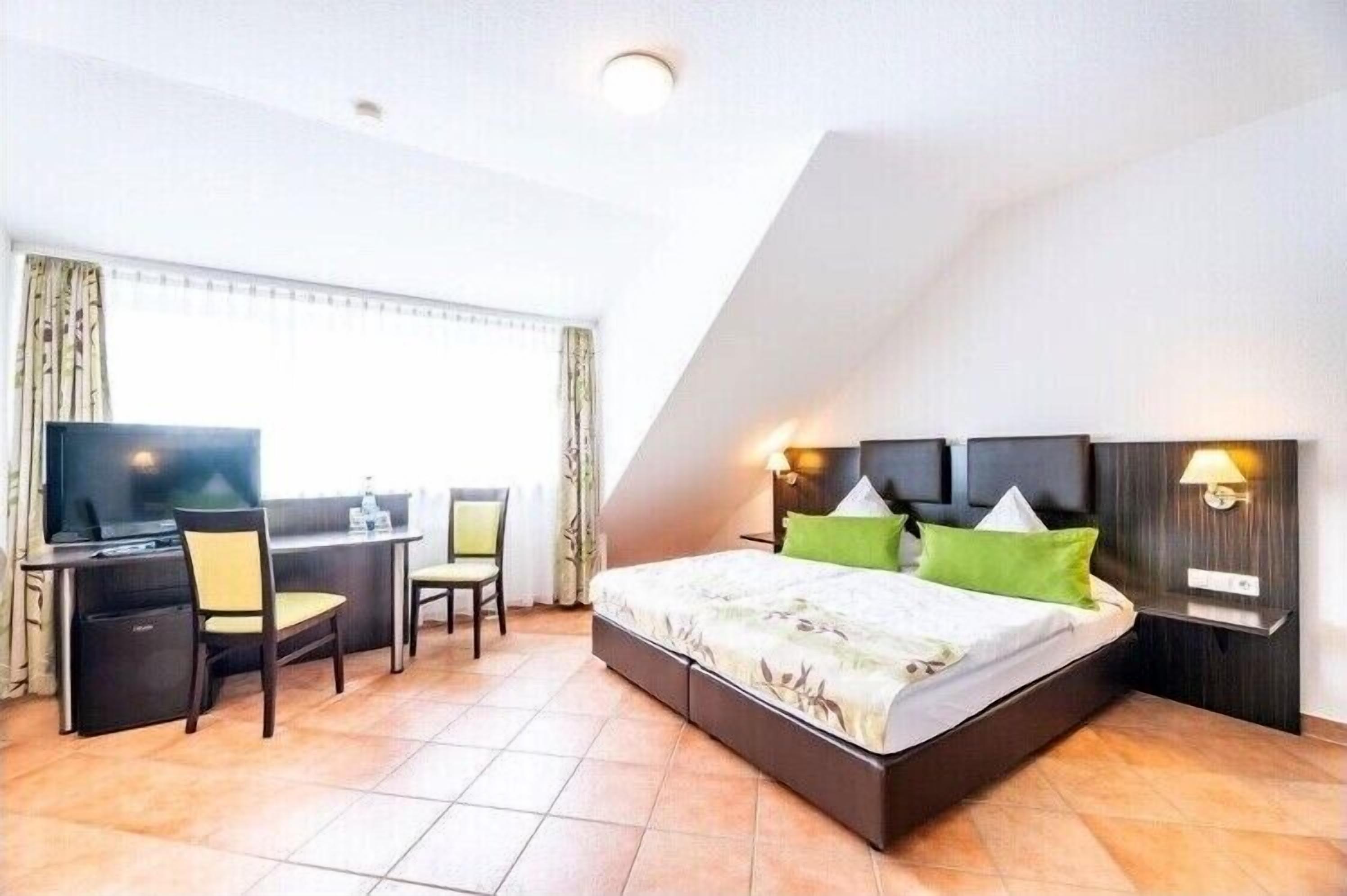 double room | desk, soundproofing, free wifi