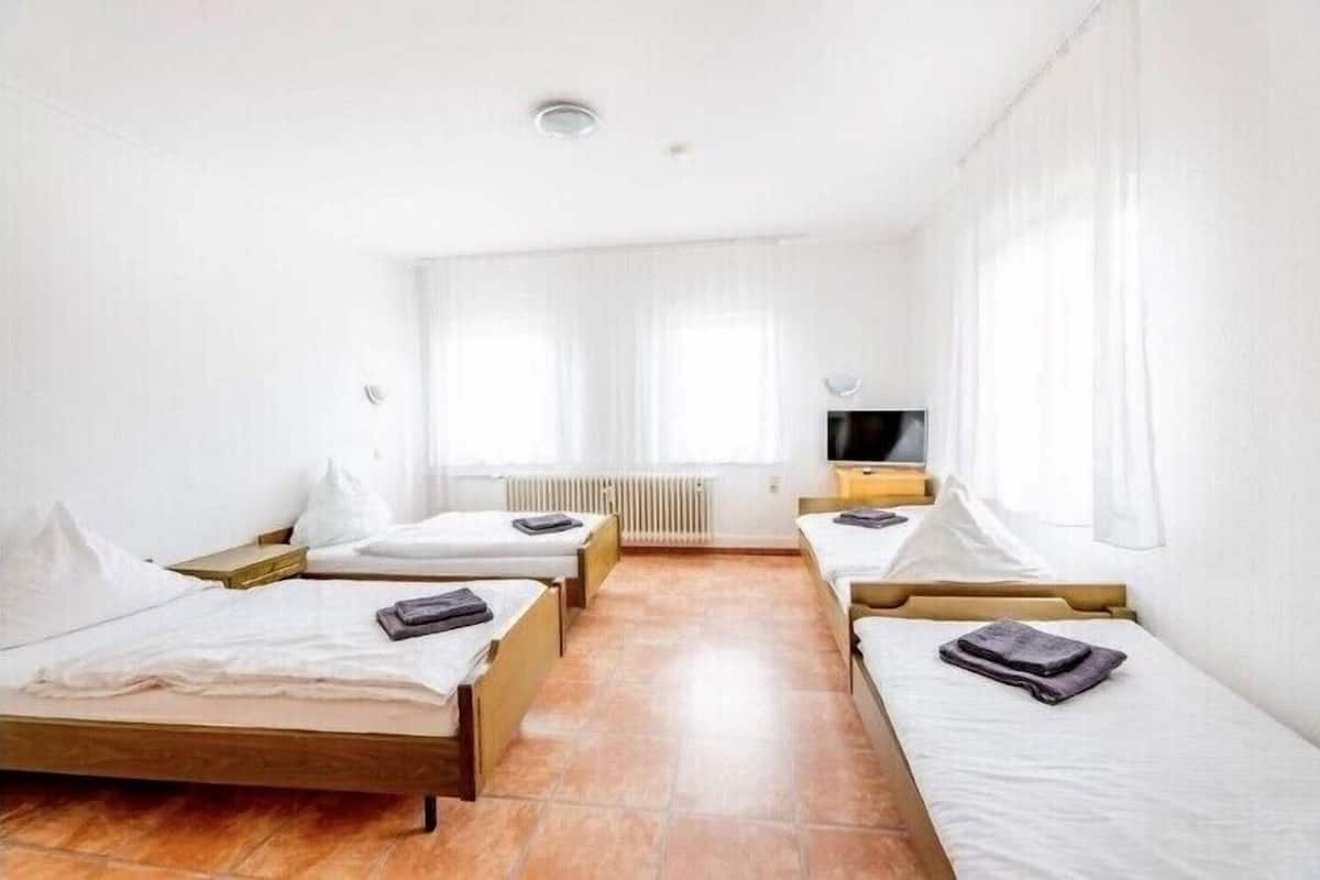 Room, Multiple Beds, Shared Bathroom | Desk, soundproofing, free WiFi