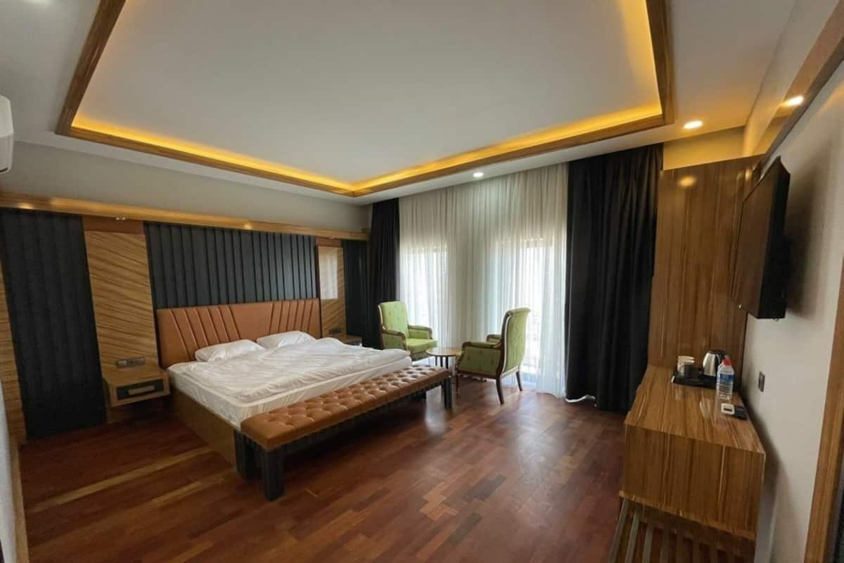 Honeymoon Room