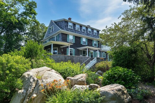 Golden Sands at Good Harbor: Just walk across the street to the beach.