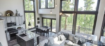 Modern Cabin, Full of Windows, Cabin in Powder House Pass w/ Clubhouse Pool!