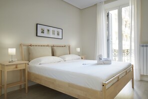 3 bedrooms, iron/ironing board, free WiFi, bed sheets