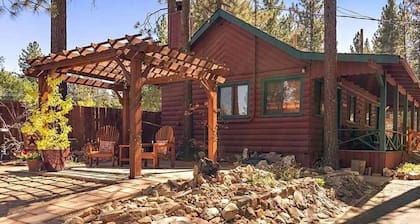 Whispering Pines - Eagle's Nest Rustic Cabin