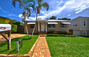 Exterior - Heated private pool, walk to Zoo, Science Museum & Park (West Palm Beach)