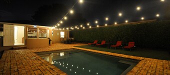 Heated private pool, walk to Zoo, Science Museum & Park