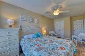 5 bedrooms, iron/ironing board, WiFi, bed sheets - Beach Therapy - Five Bedroom, four 1/2 Bath Home with Private Pool (Surfside Beach)