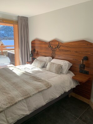 5 bedrooms, in-room safe, travel cot, free WiFi