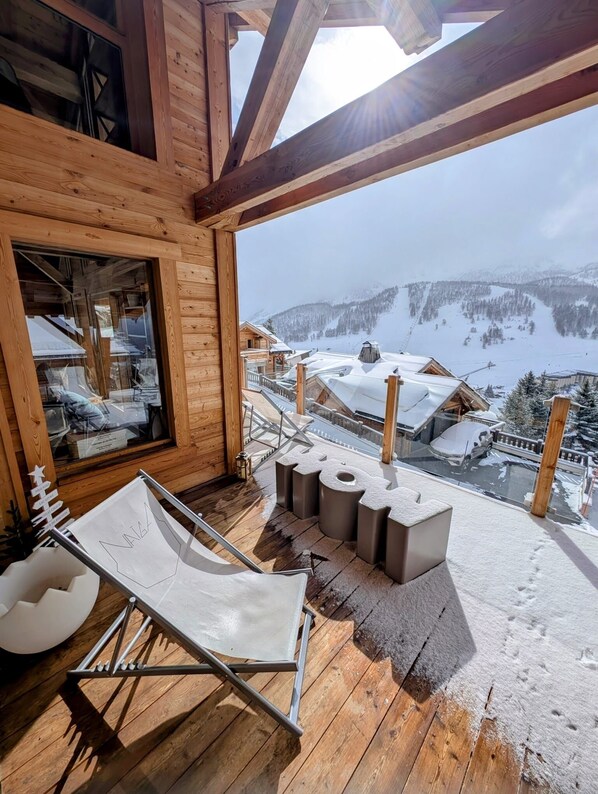 Outdoor spa tub - Chalet Naïga - luxury - 5 suites, spa, panoramic view, - Montgenèvre (Montgenèvre)