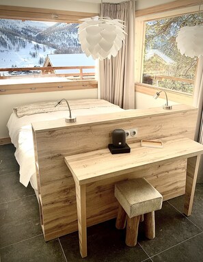 5 bedrooms, in-room safe, travel cot, free WiFi