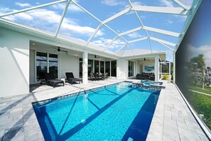 Piscina all'aperto, una piscina riscaldata