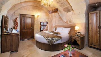 Rom – deluxe | Sengetøy av topp kvalitet, memory foam-senger, minibar og safe på rommet