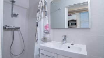 Bruser, hårtørrer, håndklæder