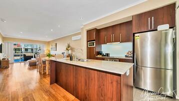 Coffee/tea maker, fridge, microwave, oven