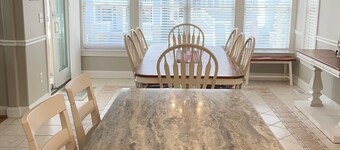 BEACH BLOCK -BEAUTIFUL HOME- BOOK NOW!
NEWLY RENOVATED!!
