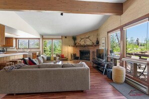 TV, fireplace, DVD player, stereo