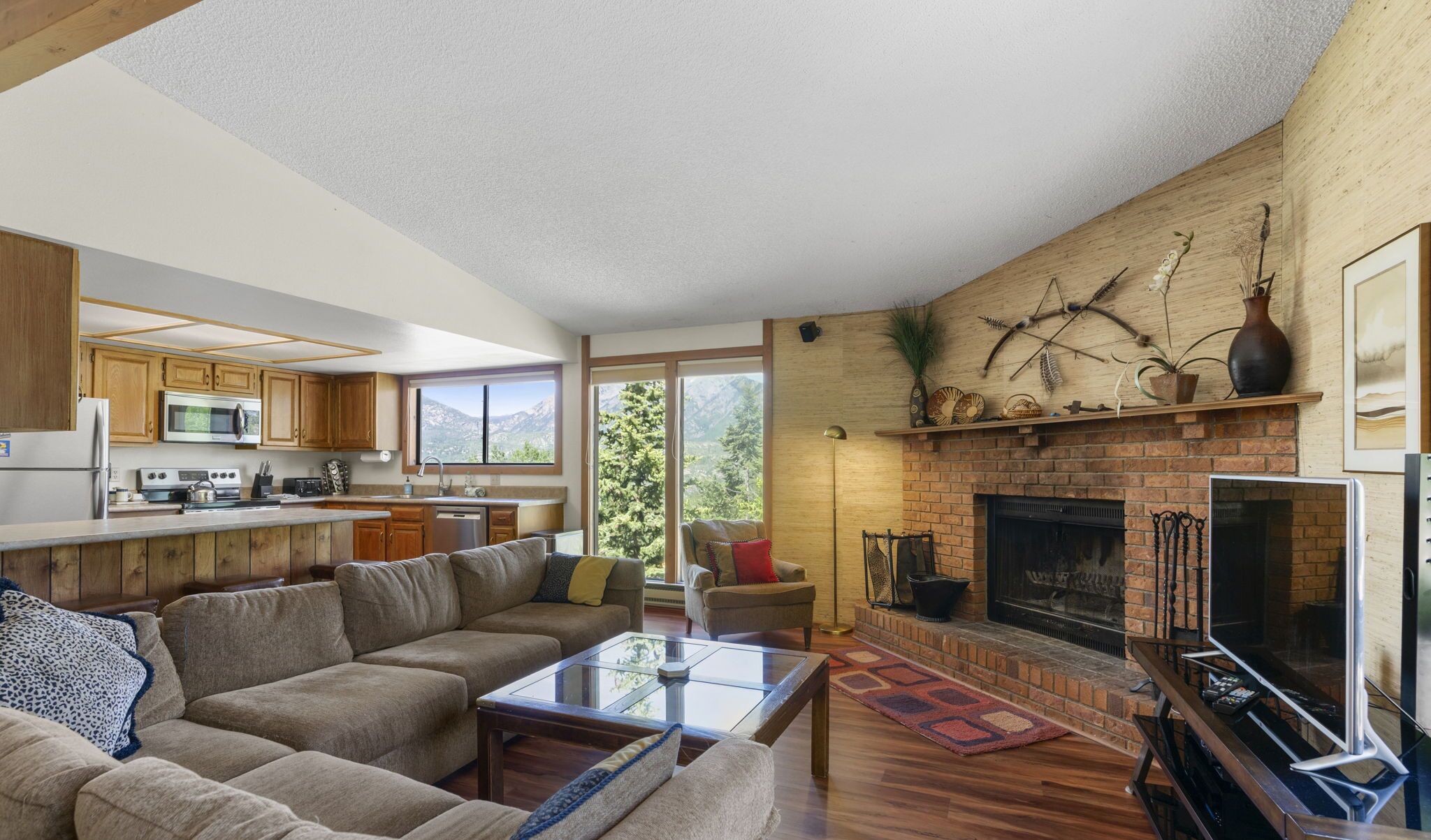 TV, fireplace, DVD player, stereo