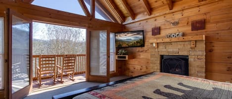1 habitación, tabla de planchar con plancha y ropa de cama