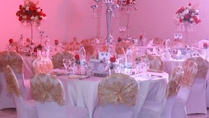 A banquet hall with round tables, white tablecloths, and chairs with gold detailing. - Hôtel La Rose Blanche Korhogo (Korhogo)