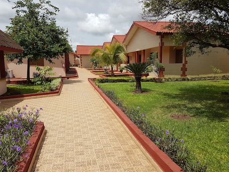 Exterior. Hôtel La Rose Blanche Korhogo