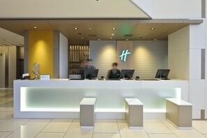Reception - Holiday Inn & Suites Shin Osaka by IHG (Osaka)