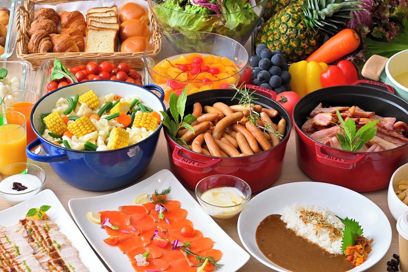 Daily buffet breakfast (JPY 2750 per person)