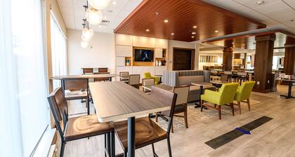 Holiday Inn Express & Suites Dayton East - Beavercreek by IHG