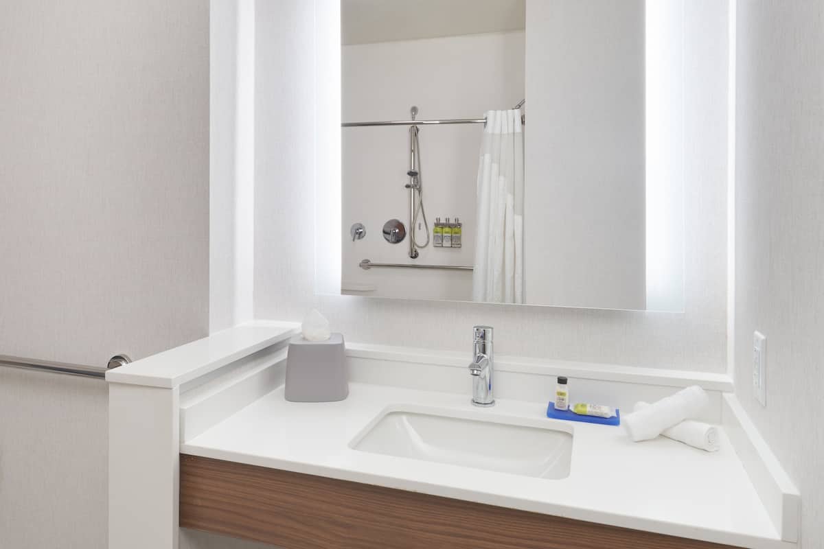 suite, 1 king bed, accessible (mobility tub) | room amenity