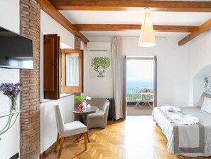 3 Schlafzimmer, Zimmersafe, Schreibtisch, Bügeleisen/Bügelbrett