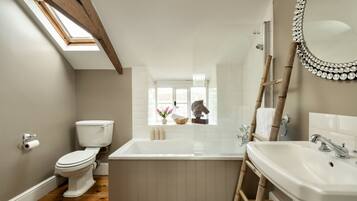 Luxury Cottage, Private Bathroom, Garden View | Bilik Mandi