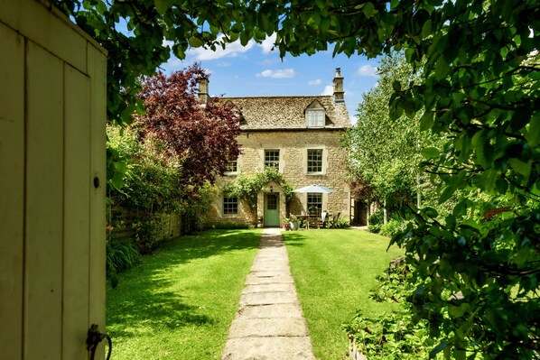 Luxury Cottage, Private Bathroom, Garden View | Garden - Darly Cottage (Cheltenham)