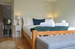 Luxury Cottage, Private Bathroom, Garden View | 4 bedrooms