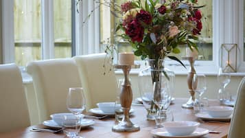 Luxury Cottage, Private Bathroom, Garden View | Restaurant
