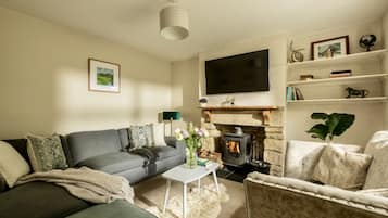 Luxury Cottage, Private Bathroom, Garden View | Lounge