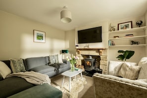 Luxury Cottage, Private Bathroom, Garden View | Lounge