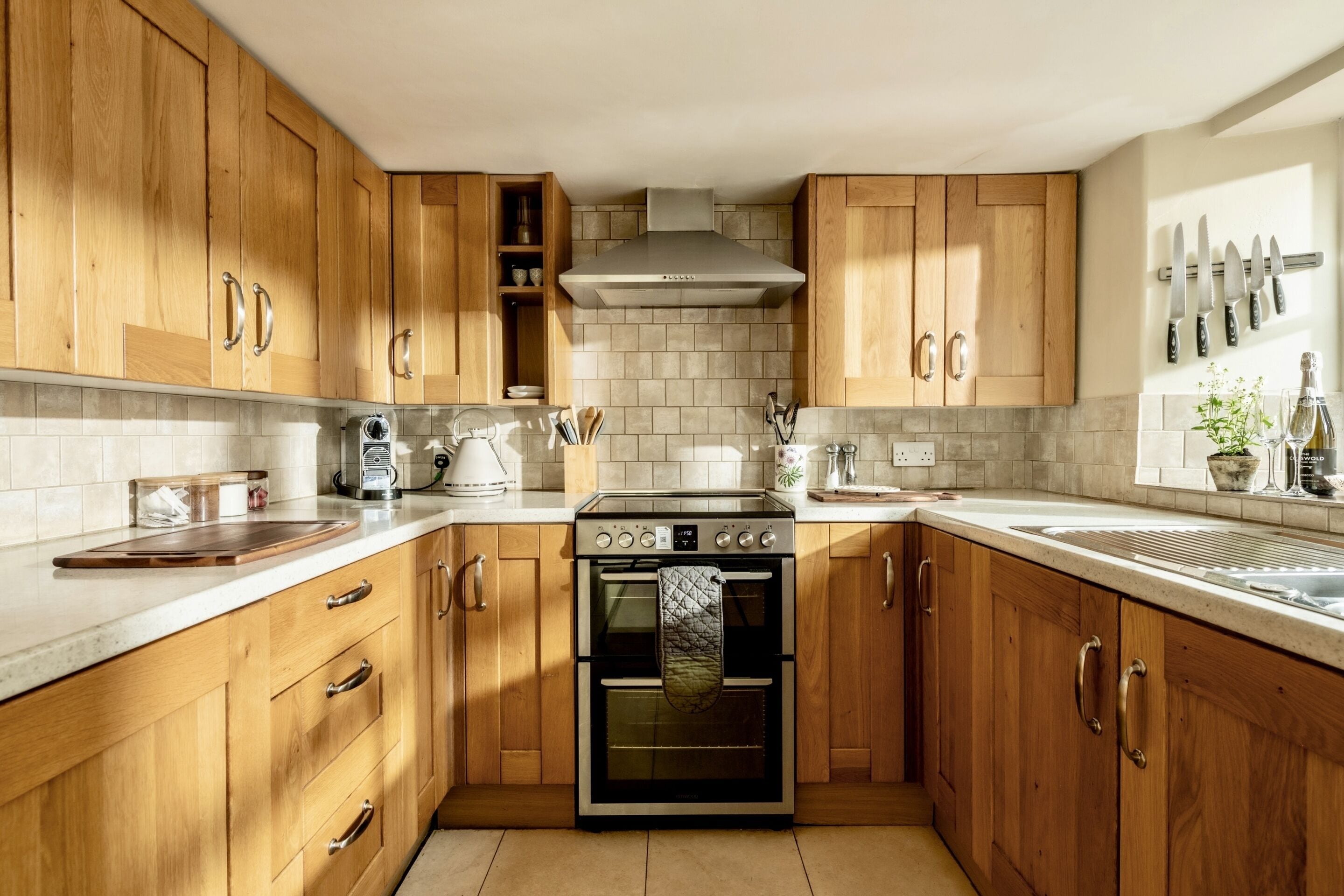 Luxury Cottage, Private Bathroom, Garden View | Shared kitchen | High chair