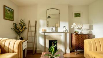 Luxury Cottage, Private Bathroom, Garden View | Lounge