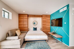 Studio | Didekorasi berbeda-beda dan dilengkapi dengan perabotan berbeda-beda