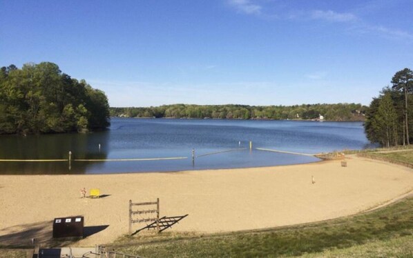 Beach - Rosie's Roost 11 minutes to Lowes corporate (Mooresville)