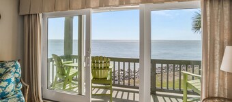 Luxurious Ocean front, 3 bedroom, elevator, private pool, amenity cards avail.