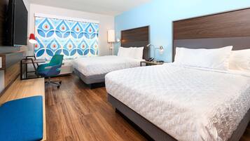 Rum - 2 queensize-sängar - tillgänglighetsanpassat - badkar (Roll-In Shower, Mobility & Hearing) | Sängtillbehör av högsta kvalitet, skrivbord och mörkläggningsgardiner