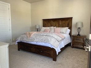 5 bedrooms, desk, iron/ironing board, free WiFi
