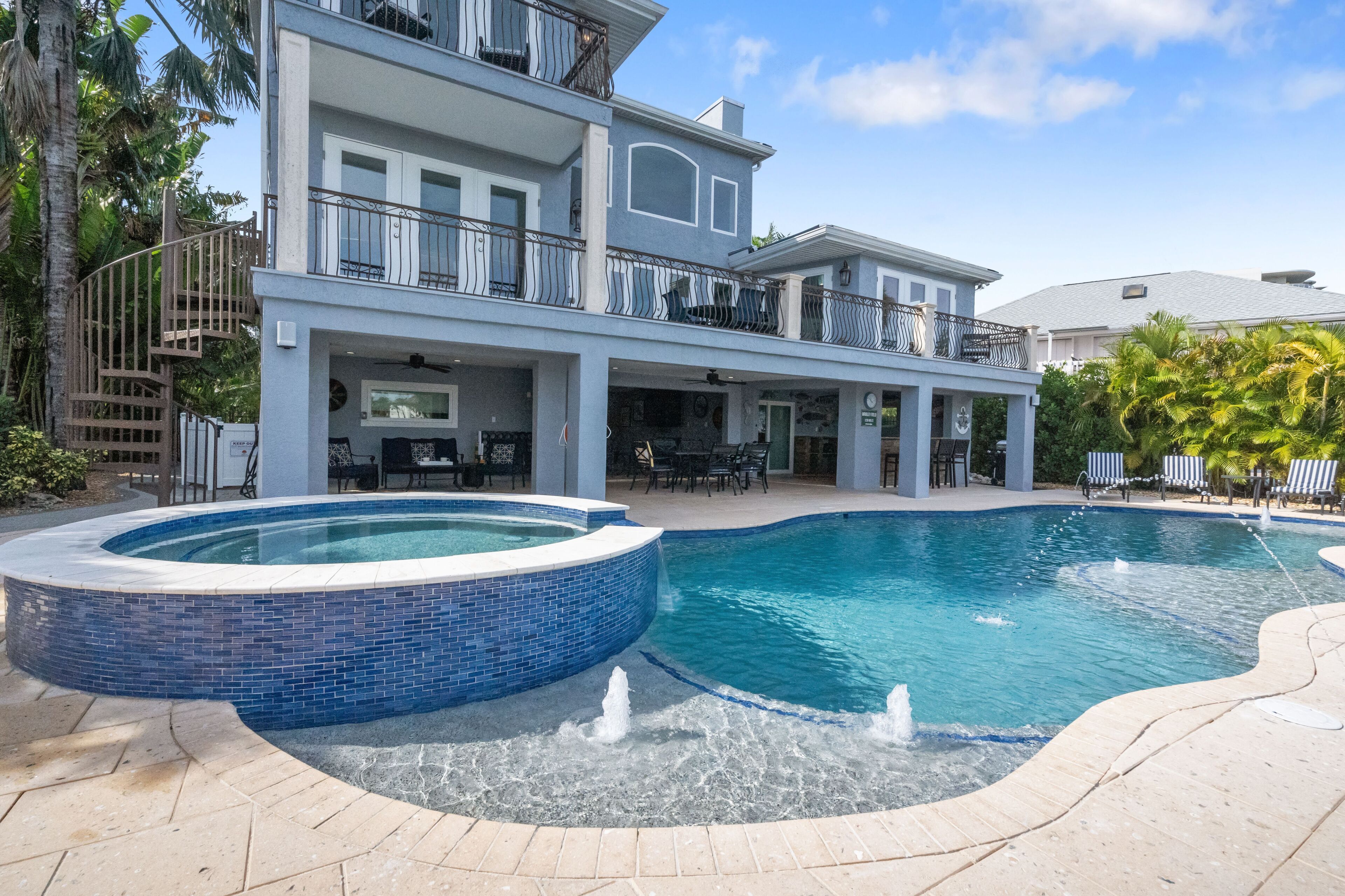 Amazing Views. Waterfront Home w/ Boat Dock. Huge Private Heated Pool/Spa